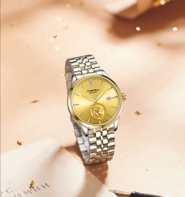 Are Luxury Couple Watches Worth Buying as a Long-Lasting Holiday Gift?(图1)